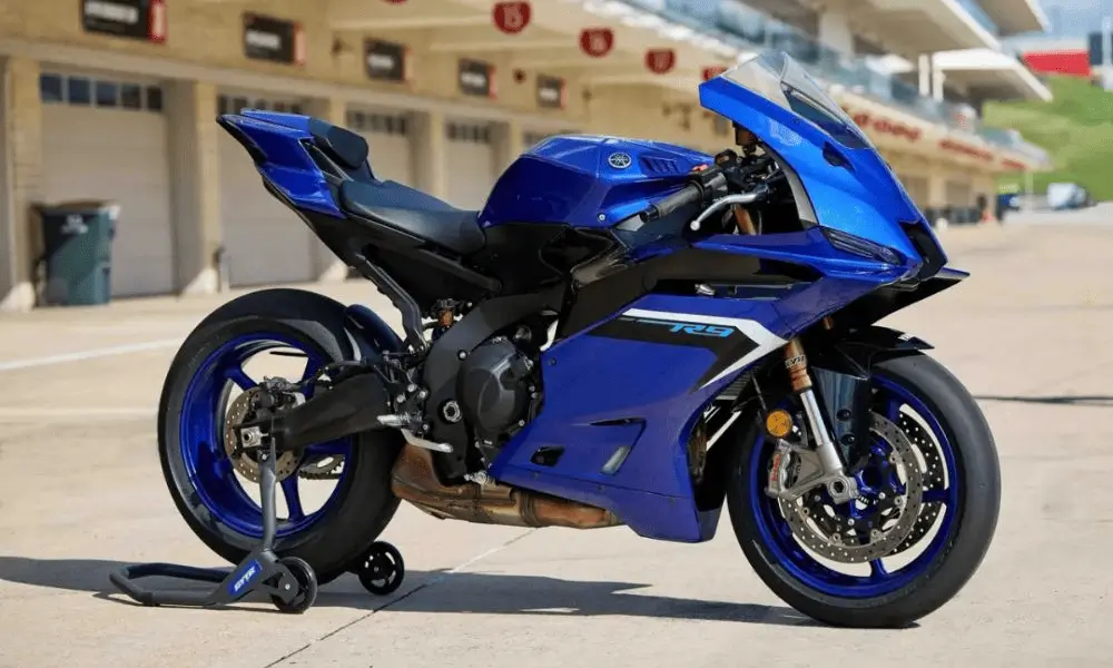 Yamaha Unveils the All-New 2025 YZF-R9: A Game-Changer in the Supersport Segment